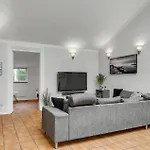 Three-bedroom In Semesterbostad *