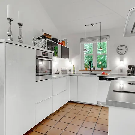 Three-bedroom In Hébergement de vacances Grenå