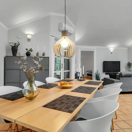 Stunning Home In Grenaa With Wifi *
