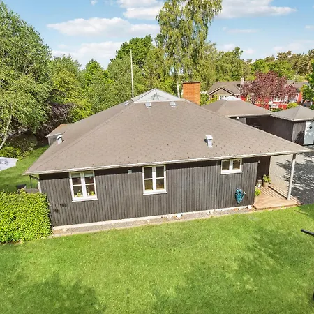 Stunning Home In Grenaa With Wifi *