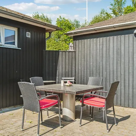 Stunning Home In Grenaa With Wifi 그레나