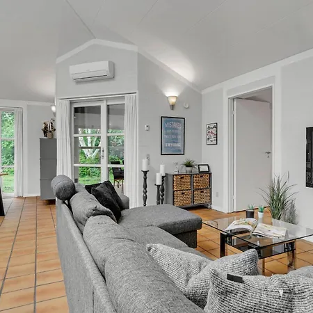 Stunning Home In Grenaa With Wifi *